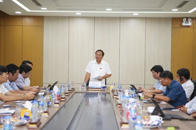 Lãnh đạo HĐND thành phố và Ban Kinh tế - Ngân sách HĐND thành phố làm việc tại Cảng