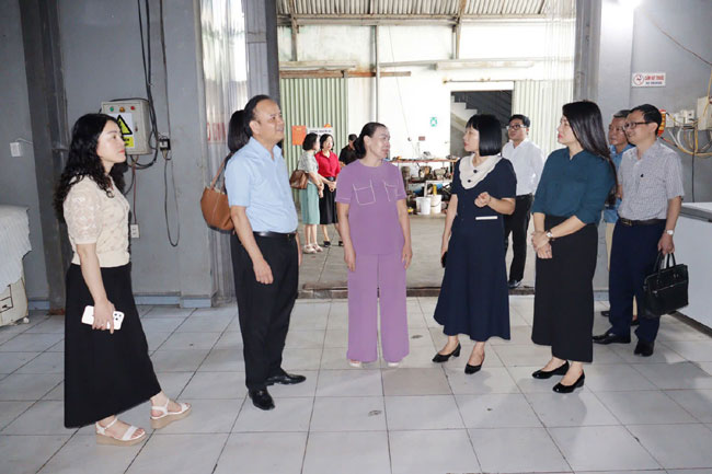 Ban Văn hóa - Xã hội giám sát việc thực hiện chính sách, pháp luật đối với người lao động tại Công ty Cổ phần chế biến thực phẩm bánh mứt kẹo Công Tuyền