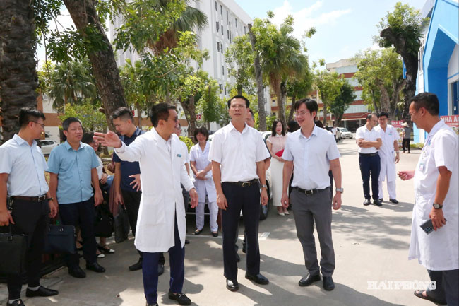 Ban Kinh tế - Ngân sách làm việc với Sở Y tế về kết quả thực hiện các dự án đầu tư công giai đoạn 2021 - 2025 và khảo sát tại Bệnh viên Phổi, Bệnh viện Kiến An