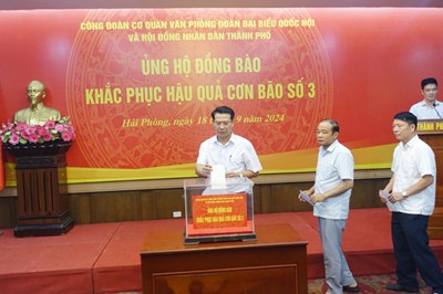 Công đoàn cơ quan Văn phòng Đoàn ĐBQH và HĐND thành phố tổ chức ủng hộ đồng bào khắc phục hậu quả do cơn bão số 3